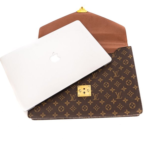 🎉HOST PICK! 🍾LOUIS VUITTON Macbook Briefcase - Picture 3 of 16